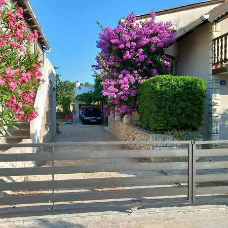 Familien Ferienhaus Vir Croatia 150M Strand Restaurant Einkaufen ภายนอก รูปภาพ